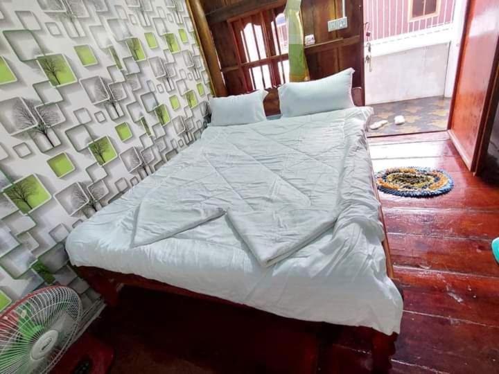 Xl Guest House & Restaurant Sihanoukville Bagian luar foto